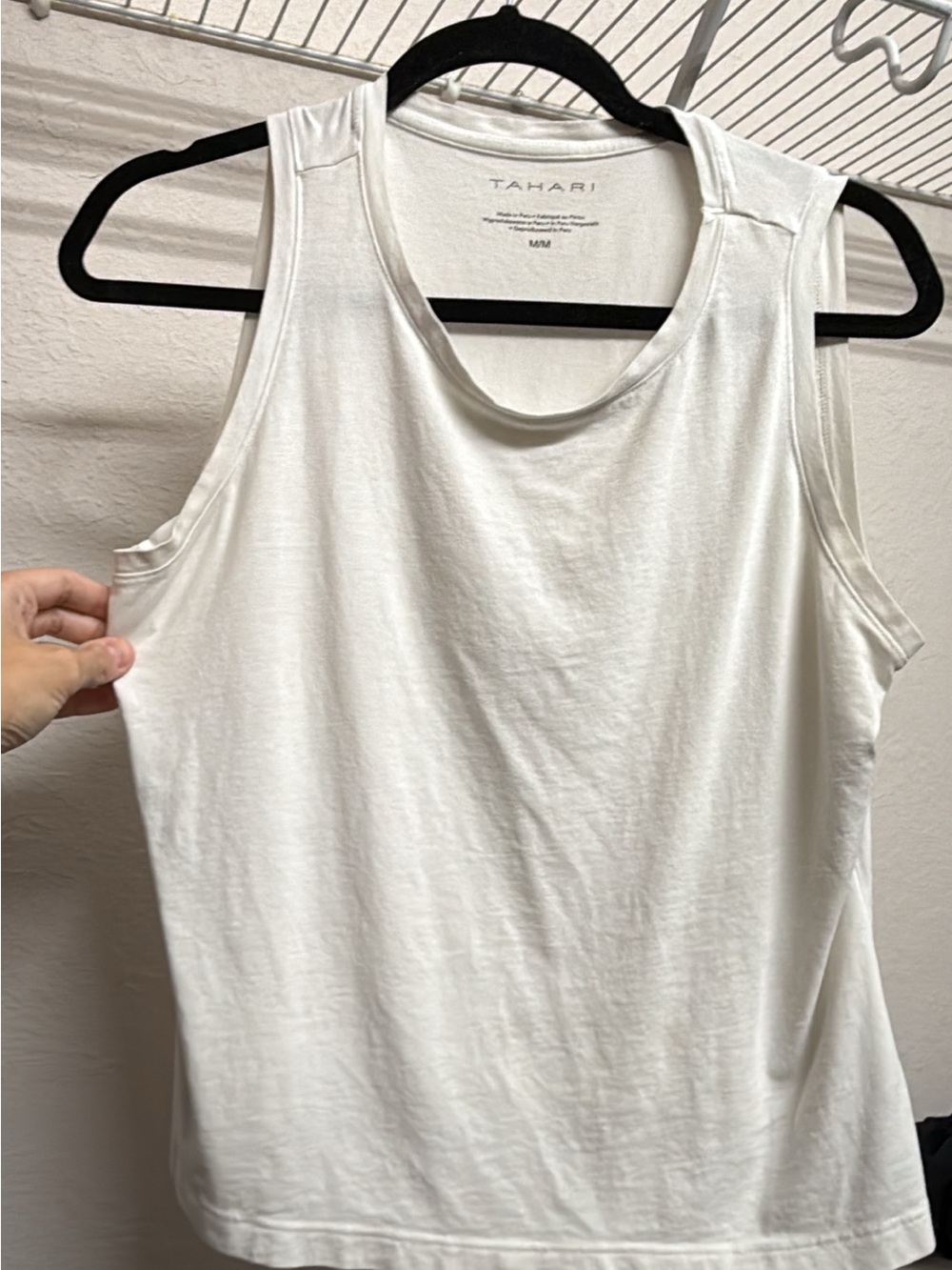 Tahari White Scoop Neck Sleeveless Tank